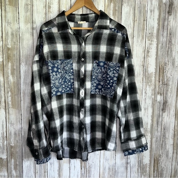 POL Buffalo Bandana Oversized Button Down - Picture 4 of 8